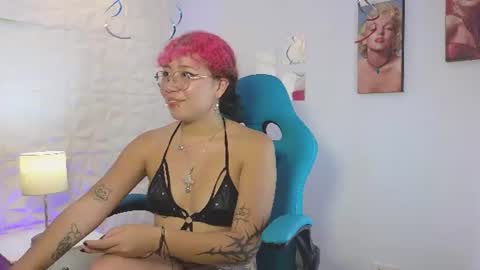 Snapshot of venus_midnight chatting on 07-15-26, 09:09 VENNUS online show from 07-15-26, 09:09
