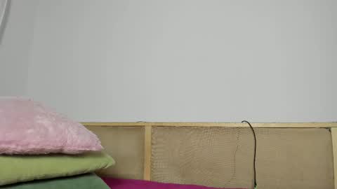 Snapshot of venus_naughty_1 chatting on 02-19-25, 04:00 Sofi online show from 02-19-25, 04:00