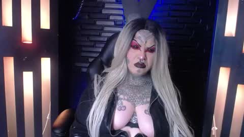 Snapshot of venus_rock chatting on 05-04-26, 03:19 Venus Ink online show from 05-04-26, 03:19