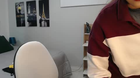 Mia online show from 09-13-25, 12:27