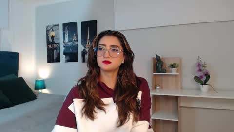 Mia online show from 09-16-25, 12:28