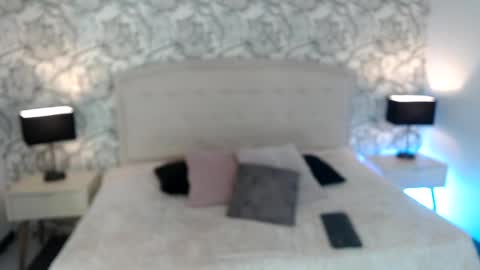 Snapshot of venusandrea29 chatting on 05-21-26, 12:01 Venus online show from 05-21-26, 12:01