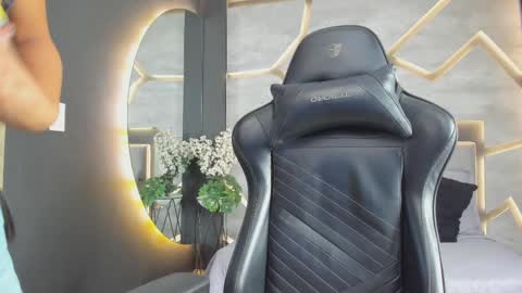 Venus Blazer  online show from 10-16-25, 11:22