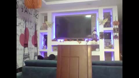 VENUSINA07 online show from 10-19-25, 06:47