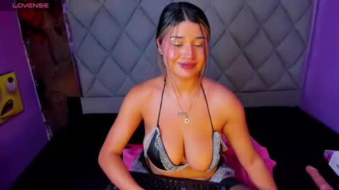 Snapshot of venusowen_ chatting on 02-27-25, 03:59 Venusowen online show from 02-27-25, 03:59