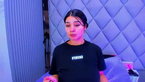 Snapshot of venusowen_ chatting on 10-17-25, 01:25 Venusowen online show from 10-17-25, 01:25