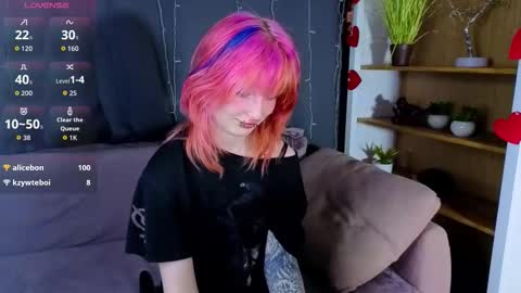 Snapshot of veolatownson chatting on 03-05-26, 08:05 Erica online show from 03-05-26, 08:05
