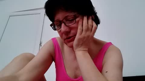 Snapshot of vera_elle chatting on 05-12-26, 06:43 Vera online show from 05-12-26, 06:43