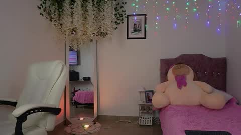 Verasilk online show from 03-26-26, 03:23