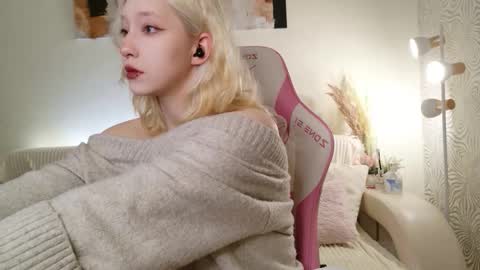 Snapshot of vergin_smell chatting on 10-23-25, 07:29 Mia online show from 10-23-25, 07:29