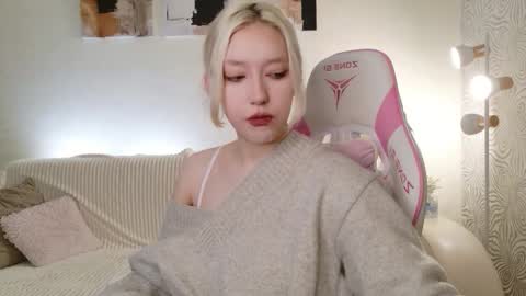 Snapshot of vergin_smell chatting on 10-26-25, 06:30 Mia online show from 10-26-25, 06:30