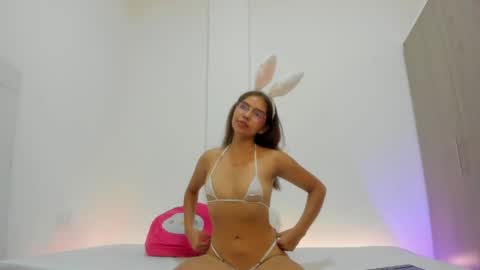 Veronica online show from 04-30-26, 02:18