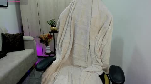 Snapshot of veromars_ chatting on 04-01-26, 02:45 Catalina online show from 04-01-26, 02:45