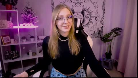 VERONICA online show from 02-15-25, 04:56
