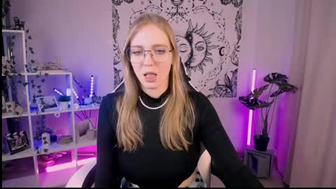 VERONICA online show from 02-25-25, 08:19