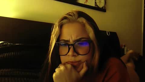 Snapshot of veronicabrown_xxx chatting on 03-11-26, 05:02 Vero online show from 03-11-26, 05:02