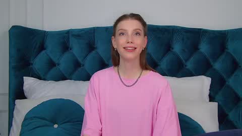 Snapshot of veronicavance chatting on 05-13-26, 06:38 Veronica online show from 05-13-26, 06:38