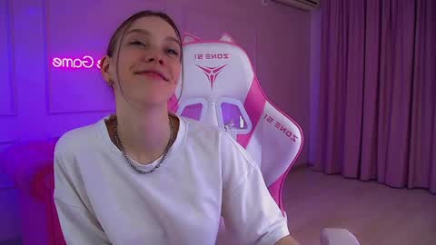 Snapshot of veronicavance chatting on 05-14-26, 07:09 Veronica online show from 05-14-26, 07:09
