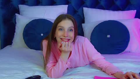 Snapshot of veronicavance chatting on 06-03-26, 06:35 Veronica online show from 06-03-26, 06:35