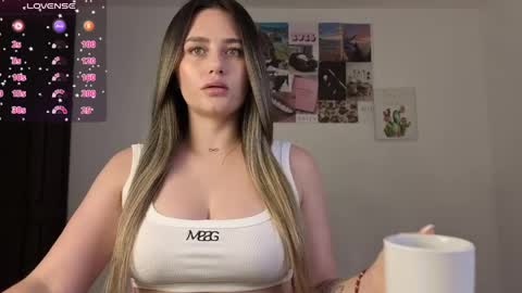 Snapshot of veronika__winslow_ chatting on 04-01-26, 11:44 Vero online show from 04-01-26, 11:44