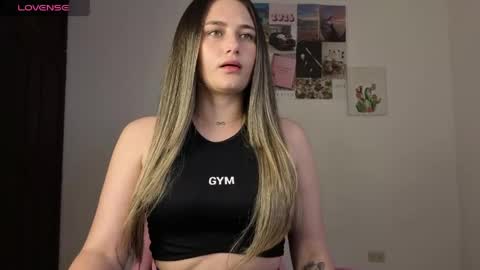 Snapshot of veronika__winslow_ chatting on 05-02-26, 06:40 Vero online show from 05-02-26, 06:40
