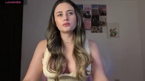 Snapshot of veronika__winslow_ chatting on 05-14-26, 05:14 Vero online show from 05-14-26, 05:14