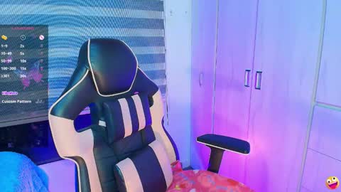 Snapshot of veronikali chatting on 09-19-25, 01:56 Veronikali online show from 09-19-25, 01:56