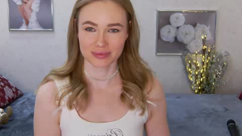 Snapshot of veronikamitchel chatting on 12-17-24, 04:00 Veronika online show from 12-17-24, 04:00