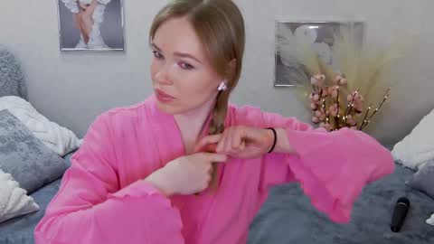 Snapshot of veronikamitchel chatting on 02-19-25, 12:35 Veronika online show from 02-19-25, 12:35