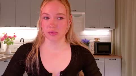 Snapshot of veronikamitchel chatting on 06-27-26, 07:19 Veronika online show from 06-27-26, 07:19