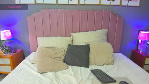 Snapshot of veronnica_fox chatting on 01-09-25, 07:40 Veronica online show from 01-09-25, 07:40