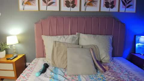 Snapshot of veronnica_fox chatting on 03-12-25, 12:04 Veronica online show from 03-12-25, 12:04