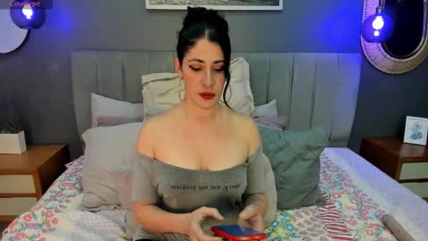 Snapshot of veronnica_fox chatting on 10-14-25, 05:03 Veronica online show from 10-14-25, 05:03