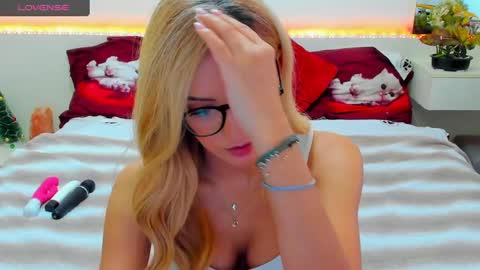 Snapshot of verrasweet4u chatting on 01-26-25, 07:42 VerraSweet4u online show from 01-26-25, 07:42