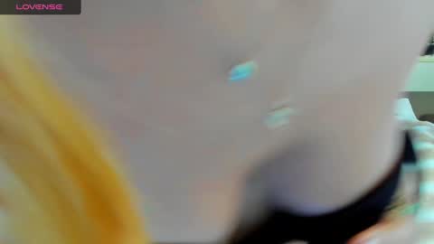 Snapshot of verrasweet4u chatting on 01-28-25, 01:16 VerraSweet4u online show from 01-28-25, 01:16
