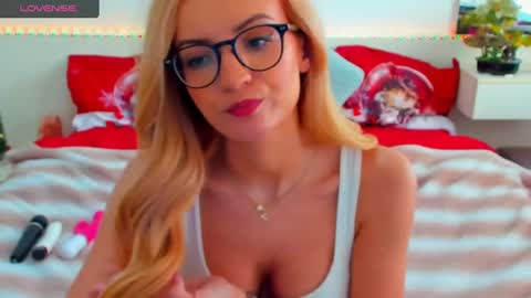 Snapshot of verrasweet4u chatting on 02-09-25, 06:43 VerraSweet4u online show from 02-09-25, 06:43