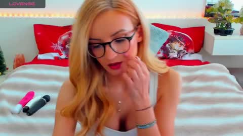 Snapshot of verrasweet4u chatting on 02-11-25, 08:48 VerraSweet4u online show from 02-11-25, 08:48