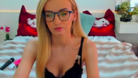 Snapshot of verrasweet4u chatting on 06-22-26, 03:25 VerraSweet4u online show from 06-22-26, 03:25