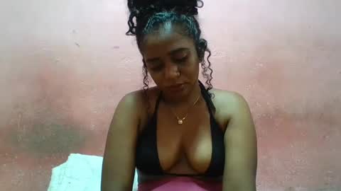 Snapshot of verronique1511 chatting on 02-07-25, 04:06 verronique1511 online show from 02-07-25, 04:06