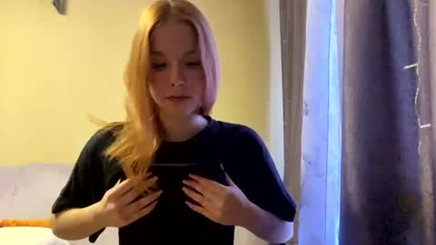 Snapshot of vertiegartrell chatting on 06-20-26, 09:01 Lina online show from 06-20-26, 09:01