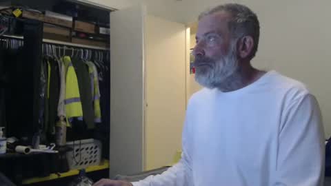 hairy man online show from 01-29-25, 12:54