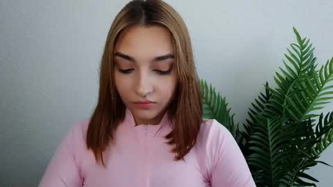 Snapshot of veryveryshygirl chatting on 09-18-25, 12:18 Ana online show from 09-18-25, 12:18