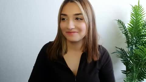 Snapshot of veryveryshygirl chatting on 03-29-26, 12:16 Ana online show from 03-29-26, 12:16
