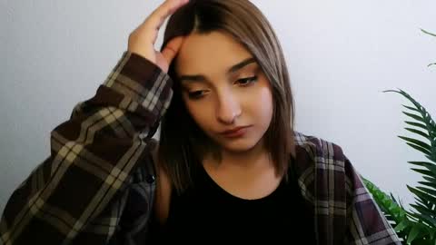 Snapshot of veryveryshygirl chatting on 04-21-26, 10:21 Ana online show from 04-21-26, 10:21