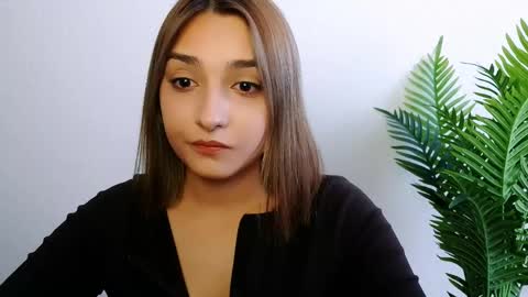Snapshot of veryveryshygirl chatting on 04-27-26, 11:08 Ana online show from 04-27-26, 11:08