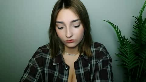 Snapshot of veryveryshygirl chatting on 04-29-26, 06:36 Ana online show from 04-29-26, 06:36