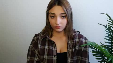 Snapshot of veryveryshygirl chatting on 05-04-26, 07:15 Ana online show from 05-04-26, 07:15