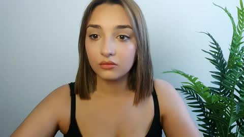 Snapshot of veryveryshygirl chatting on 05-07-26, 11:15 Ana online show from 05-07-26, 11:15