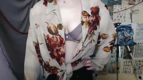 Snapshot of veryveryvery_shy chatting on 01-05-25, 12:53 veryveryvery_shy online show from 01-05-25, 12:53