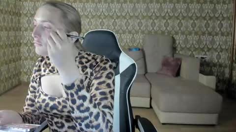 vi_luxxxy online show from 05-07-26, 02:06